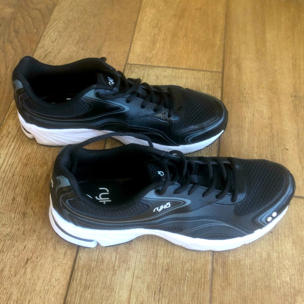 RYKA women’s sneaker size 8